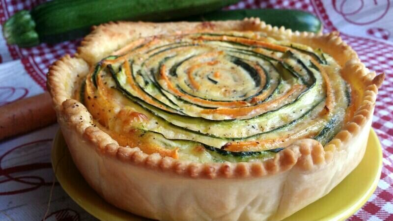 Torta brise con zucchine e carote