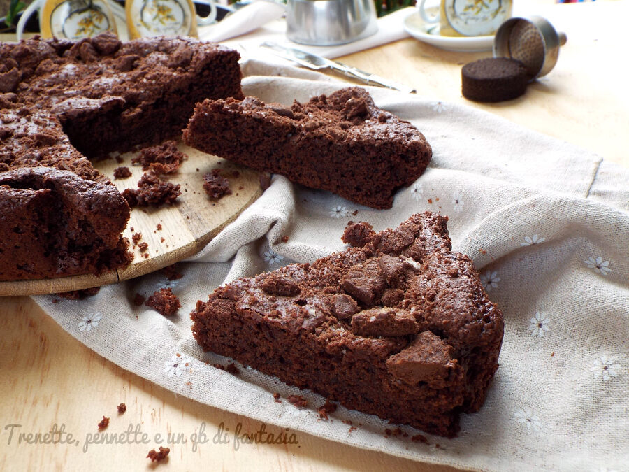 Torta brownie al cioccolato e fondi di caffè