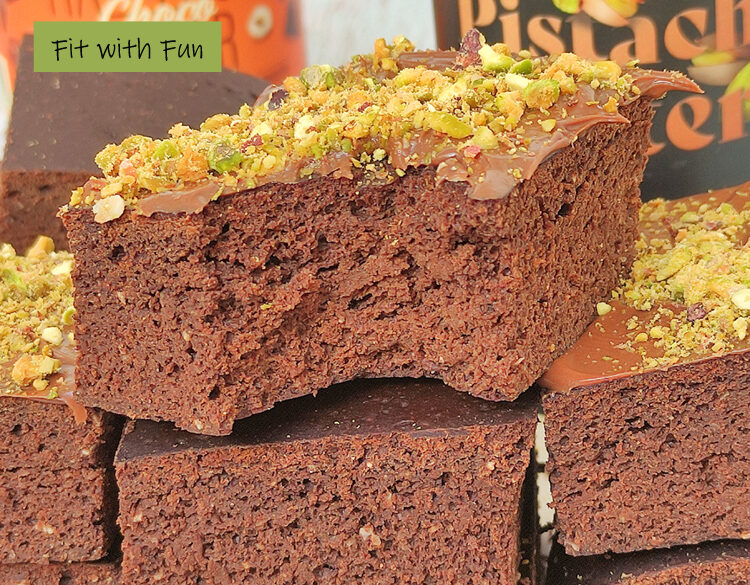 Torta brownies cioccolato e pistacchio proteica senza glutine e zucchero