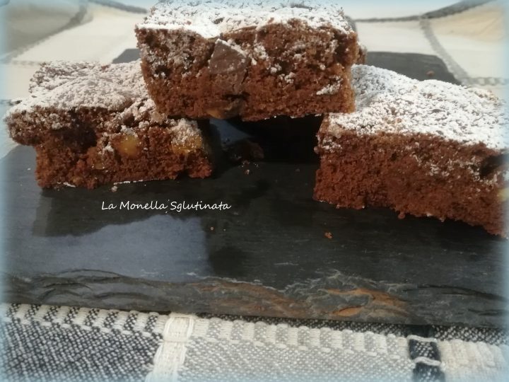 Torta brownies con nocciole e cioccolato