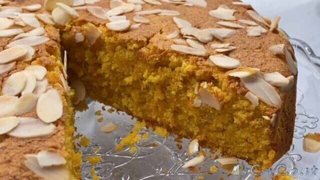 Torta “camilla” con carote e mandorle, impastata col cuco moulinex