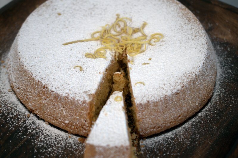 Torta Caprese al limone