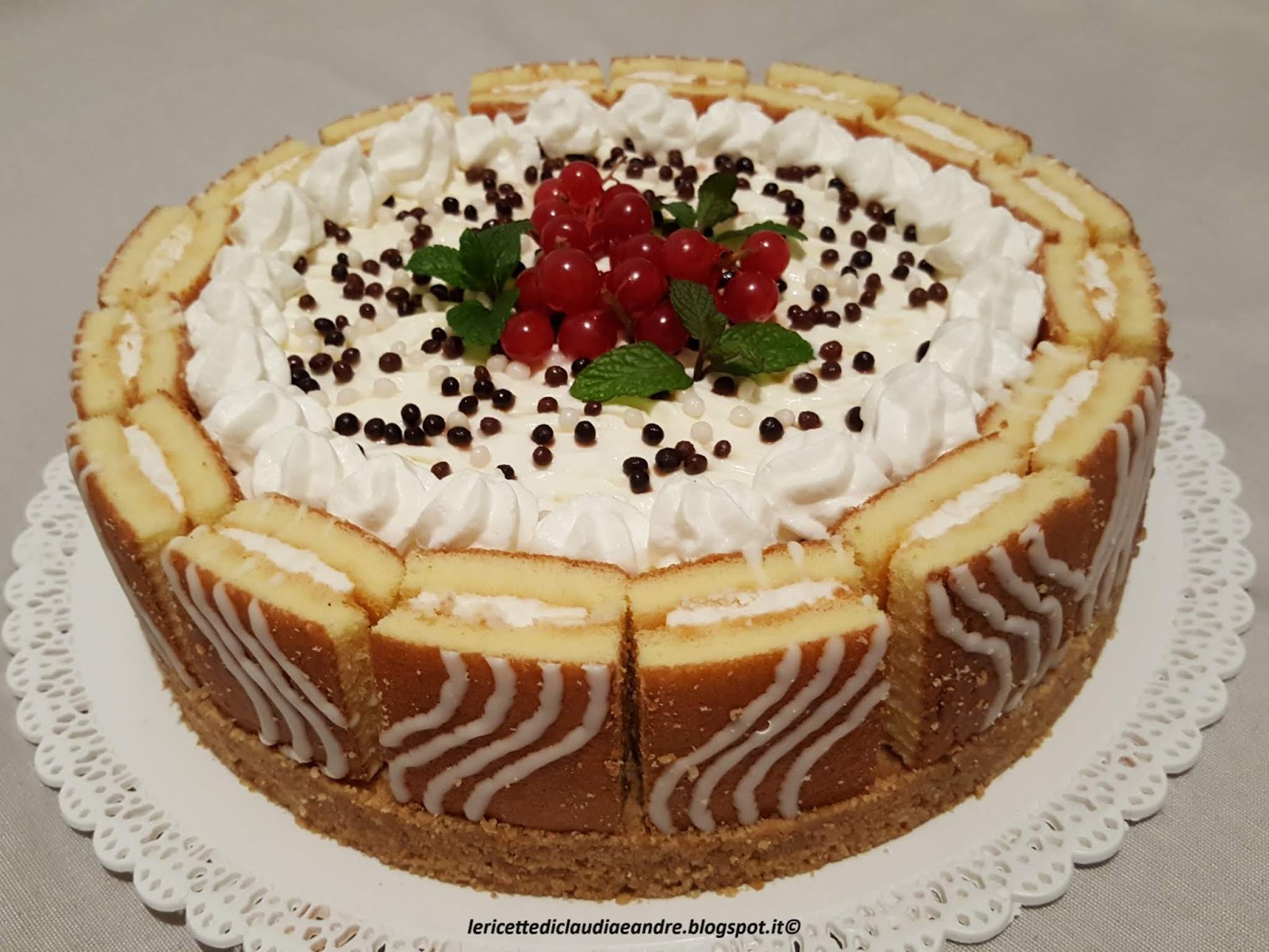 Torta cheesecake buondolce con ribes e cioccolato