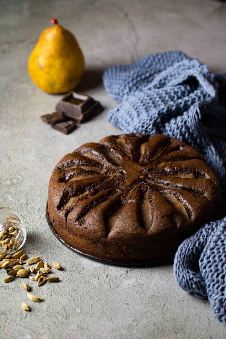 Torta cioccolato e pere con cardamomo