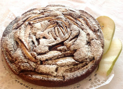 Torta cioccolato, pere e cannella