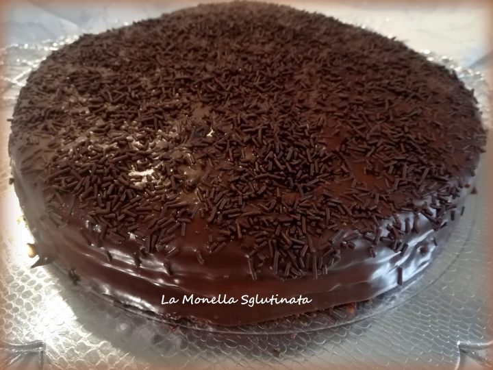 Torta cioccolatosa all’arancia con panna e ganache |  % % %
