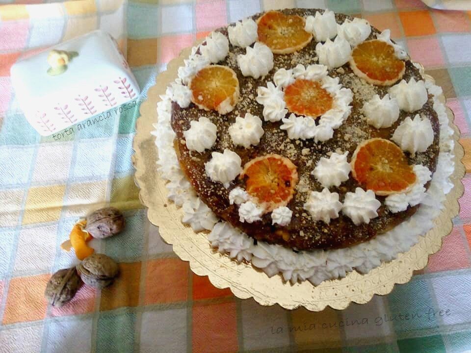 Torta con arancia rossa senza glutine e crumble alle noci