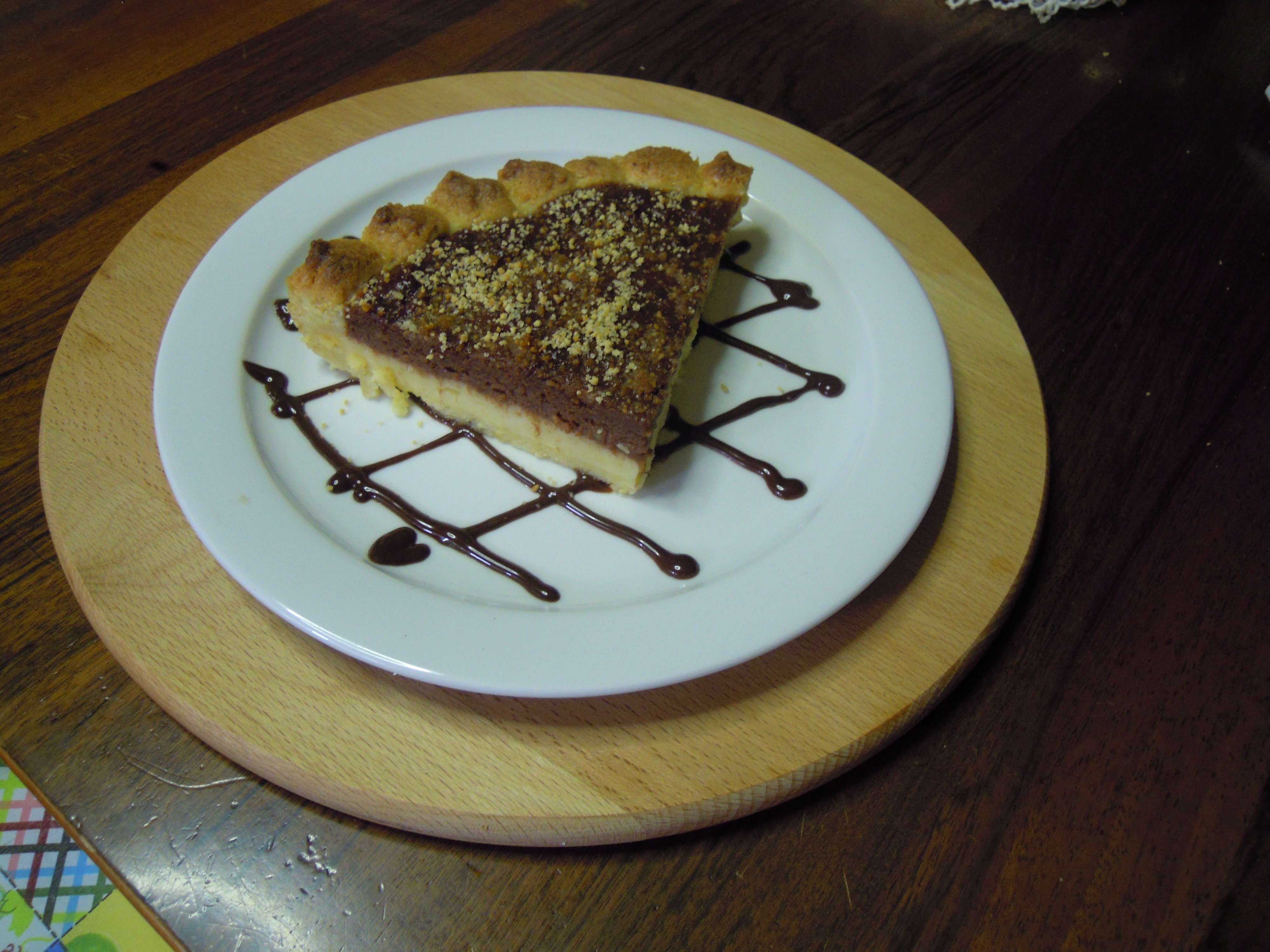 Torta con crema cioccolato e amaretti