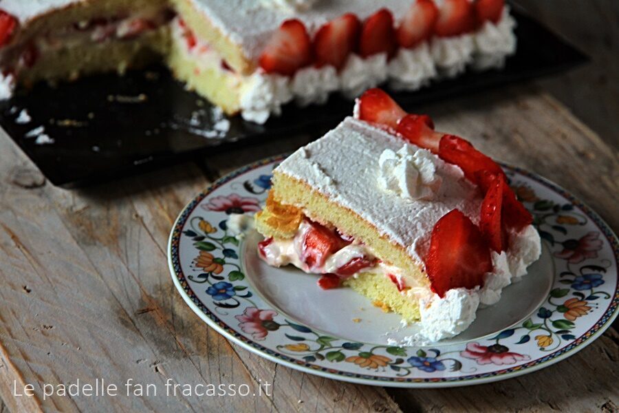 Torta con crema diplomatica alle fragole