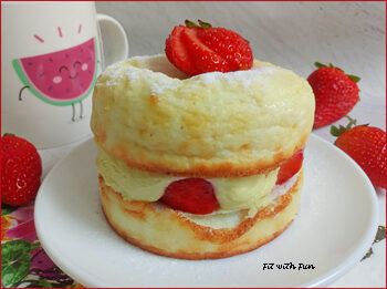 Torta con crema e fragole low carb senza glutine