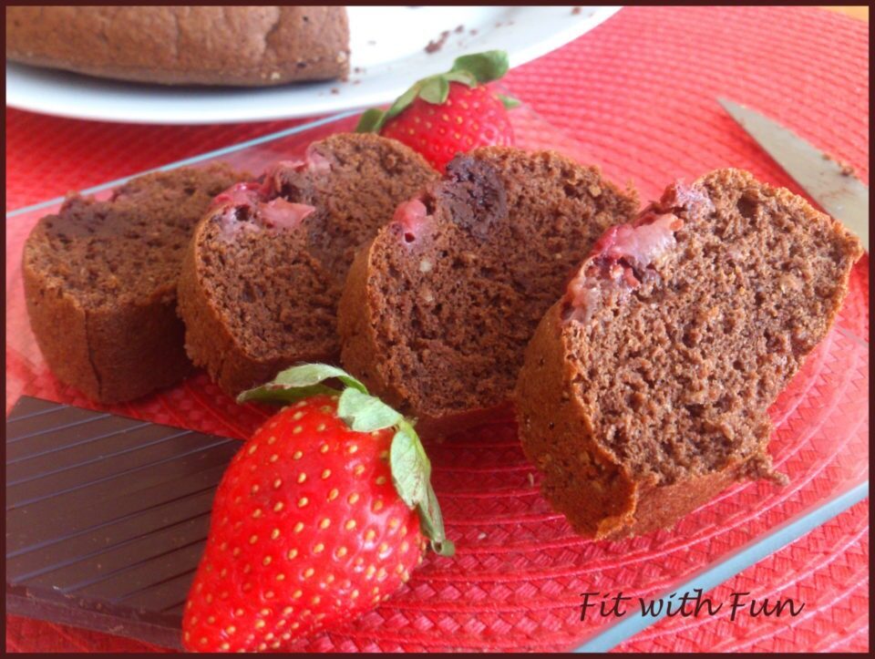Torta con farina di carruba e fragole