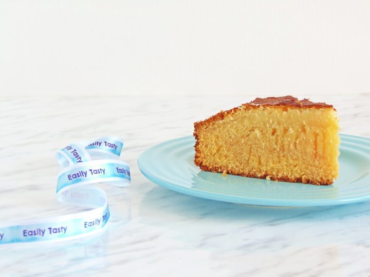 Torta con farina di mais e latte di soia