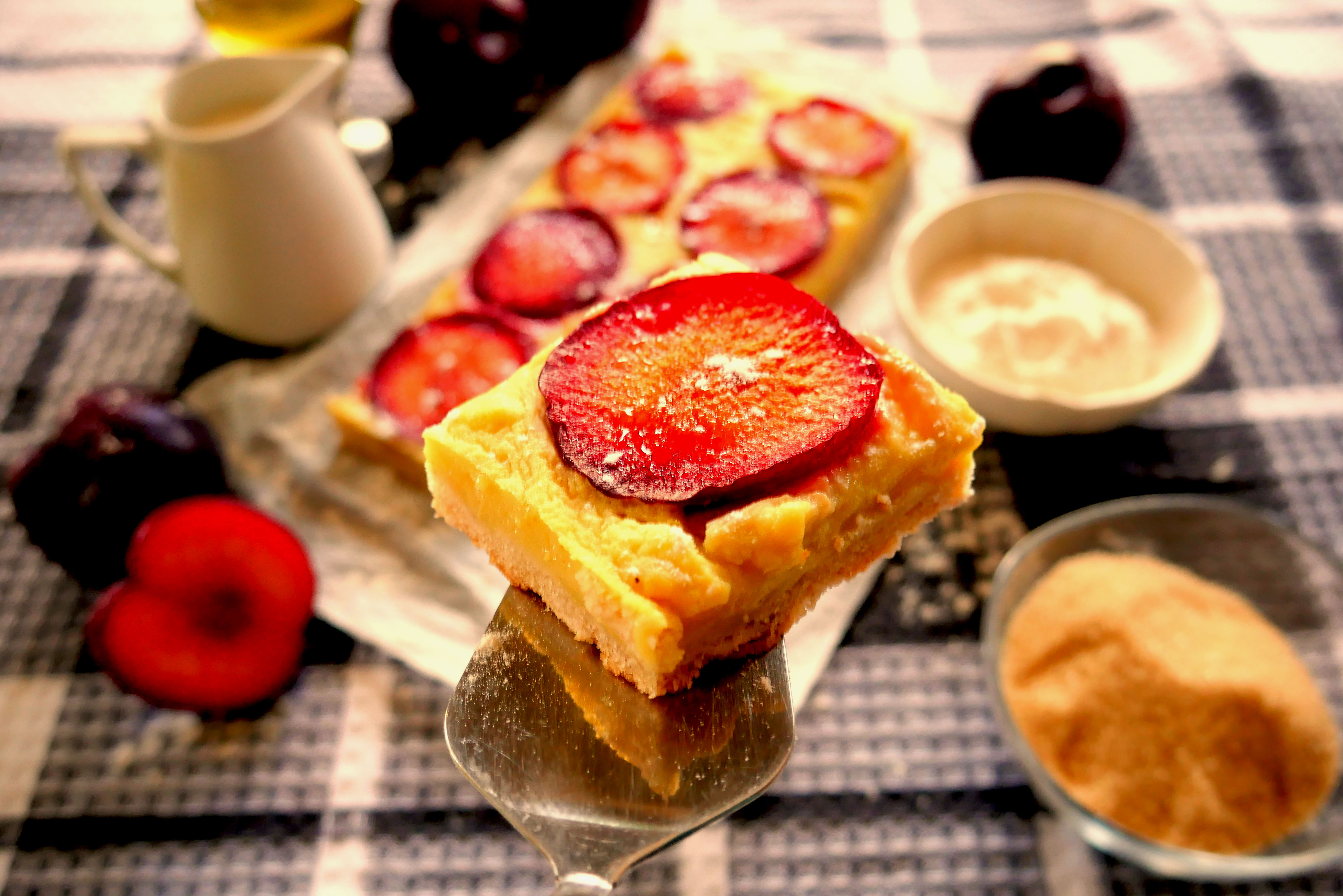 Torta con frolla e crema susine rosse … tutto vegan !