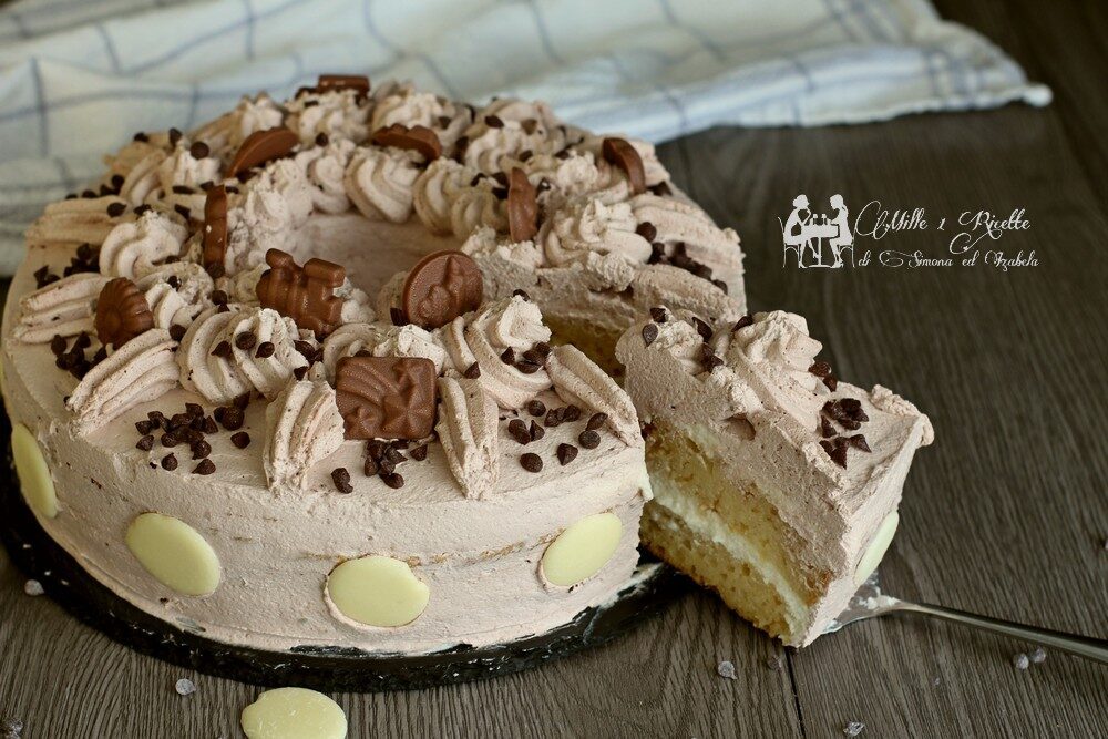 Torta con ganache al cioccolato bianco e panna al cacao