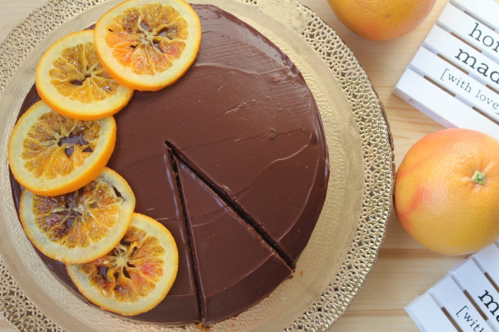 Torta con ganache al cioccolato e marmellata di arance