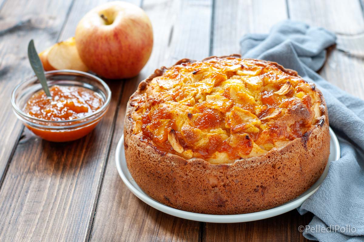 Torta con mele e confettura di pesche