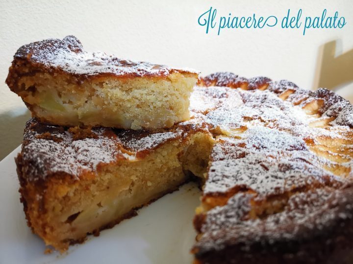 Torta con mele e marmellata di pesche