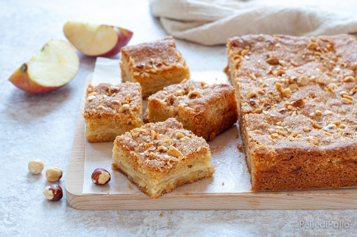 Torta con mele e nocciole
