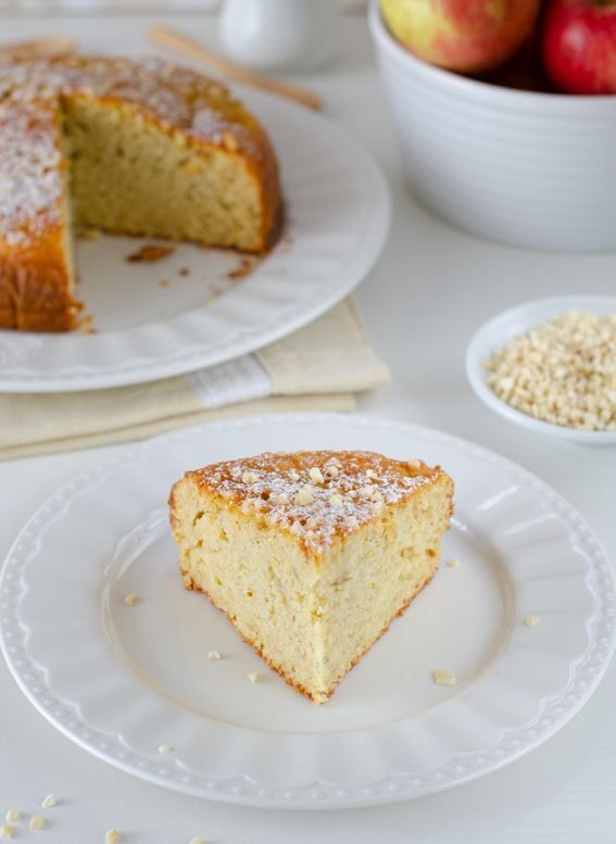 Torta con mele grattugiate e farina di mandorle senza burro