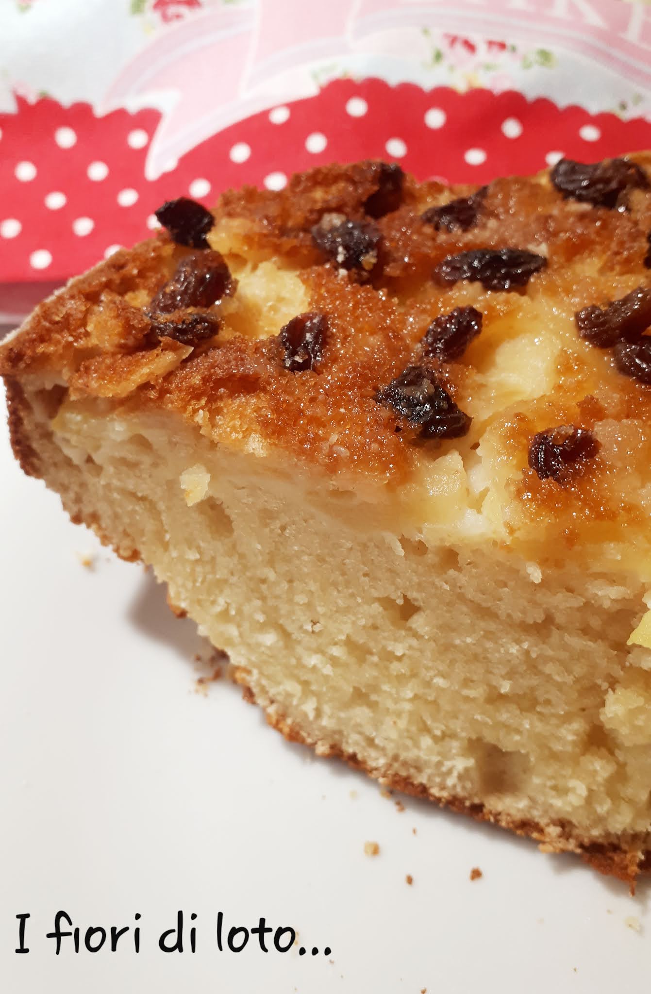 Torta con mele, uvetta e ricotta