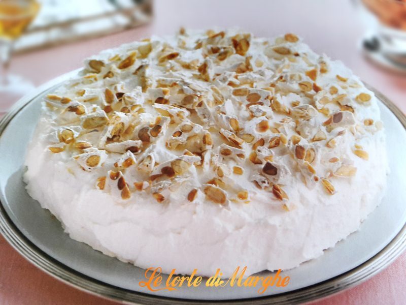 Torta con meringa croccante