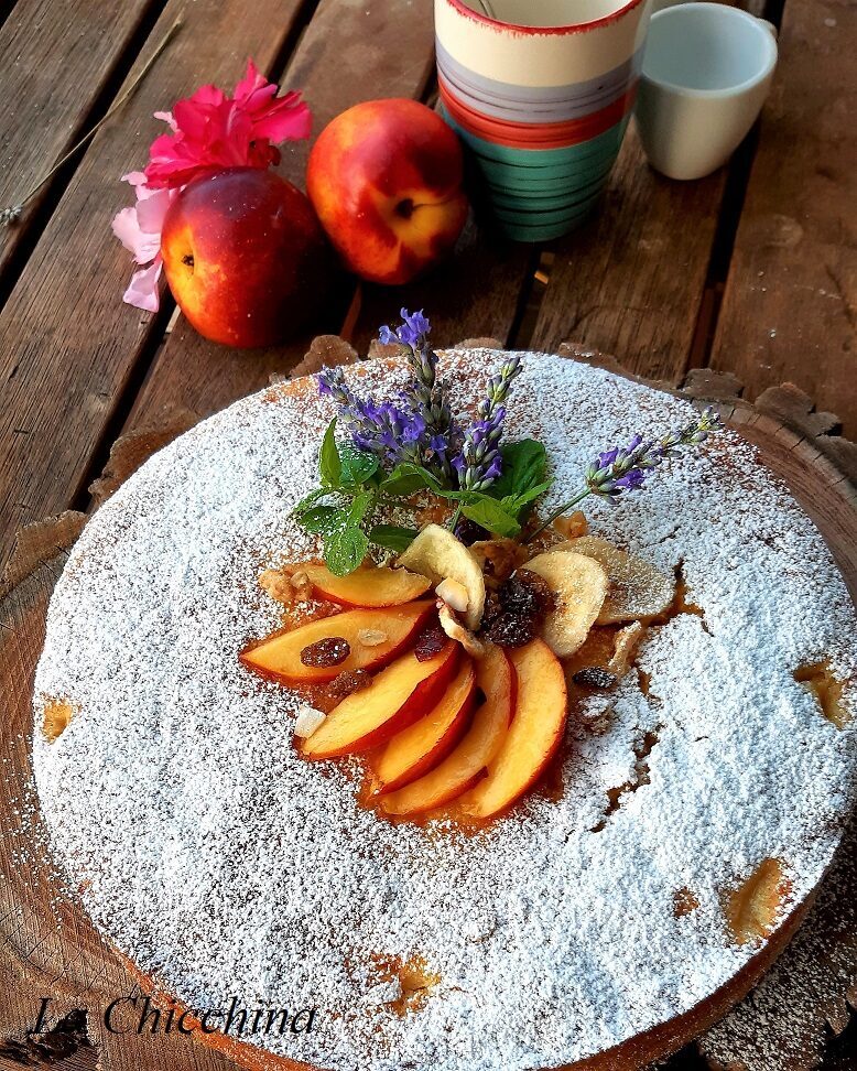 Torta con muesli e pesche