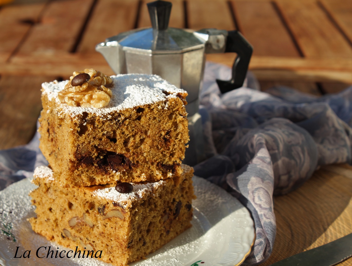 Torta con noci, caffè e cioccolato