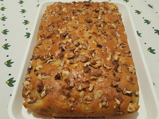 Torta con pere e noci