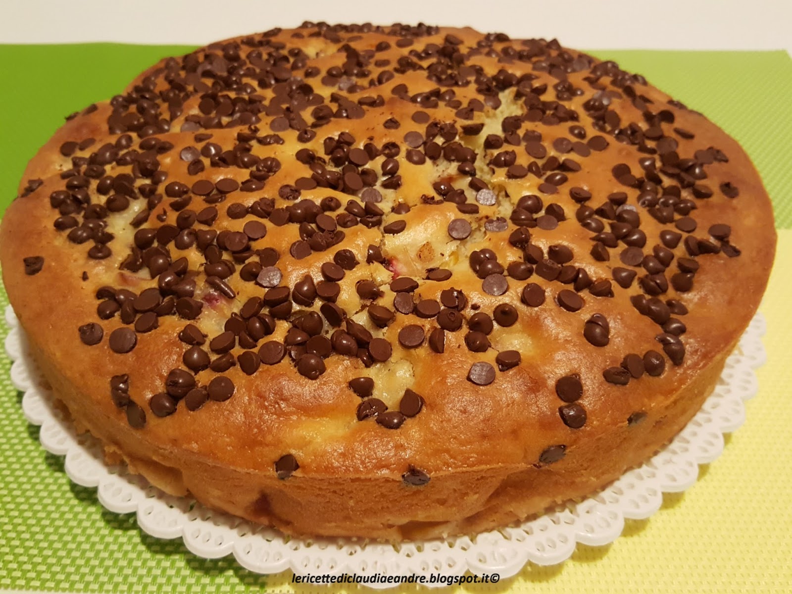 Torta con pesche noci e panna da montare vegetale