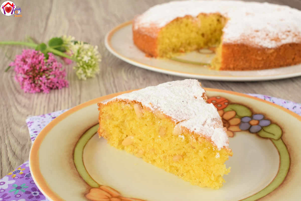 Torta con pinoli alla ligure