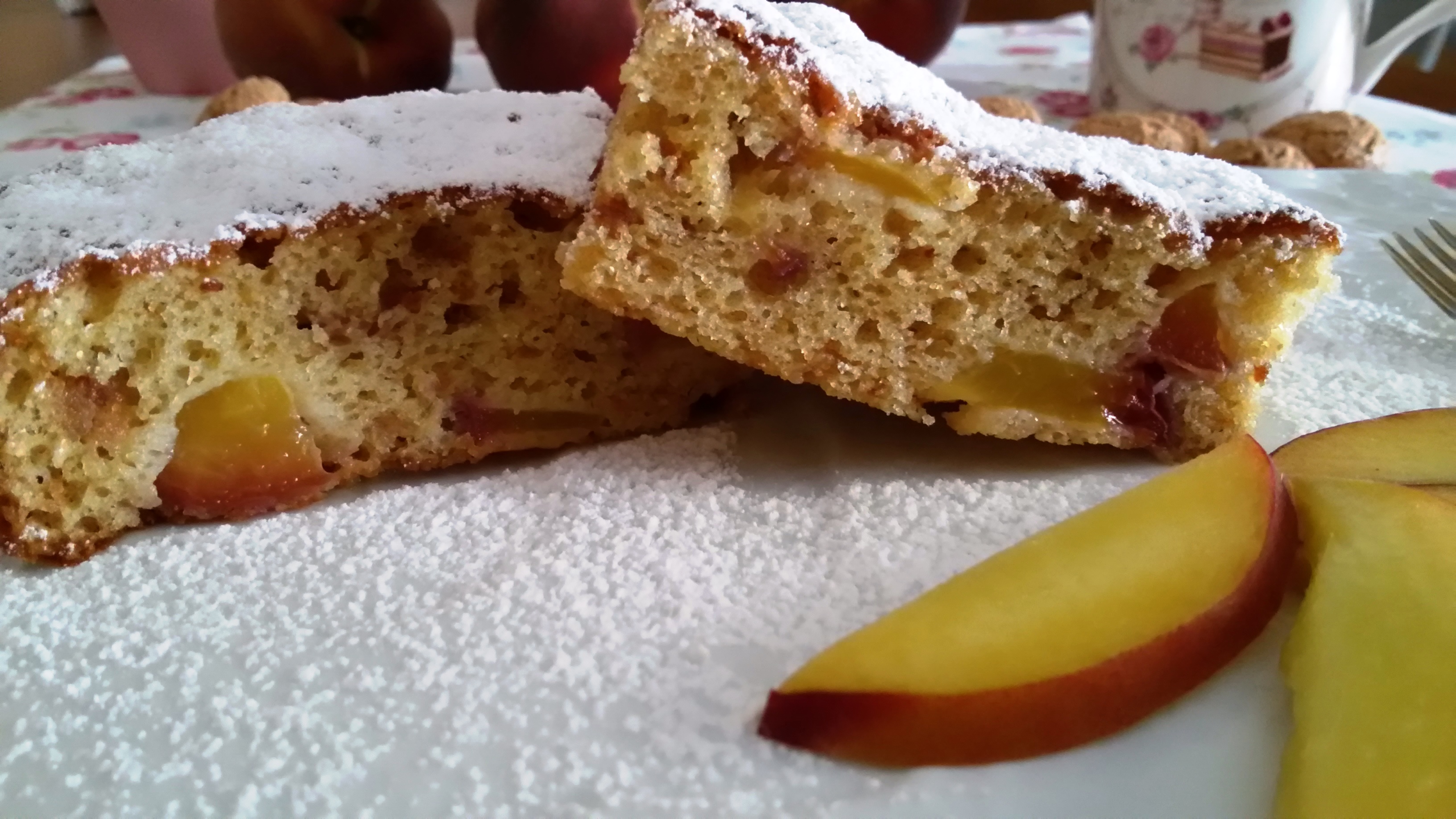 Torta con ricotta pesche e amaretti