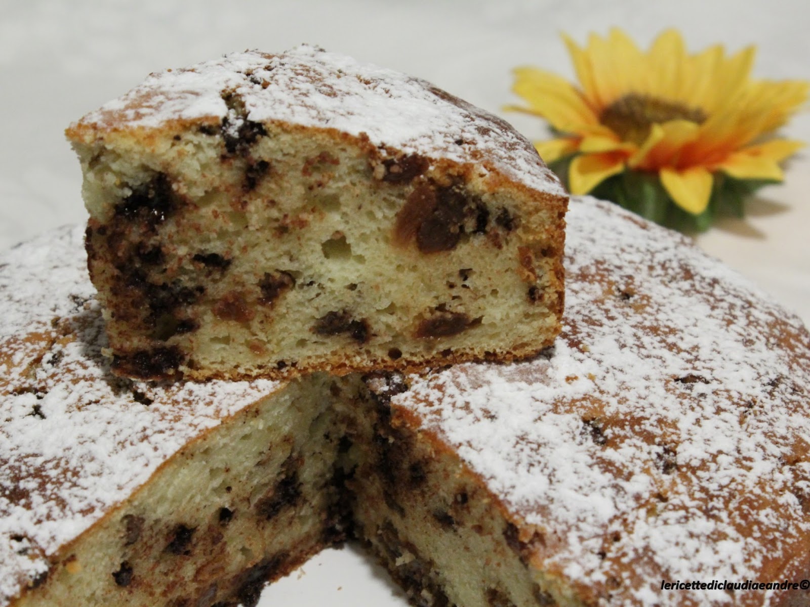 Torta con ricotta, uvetta e scaglie di cioccolato senza grassi