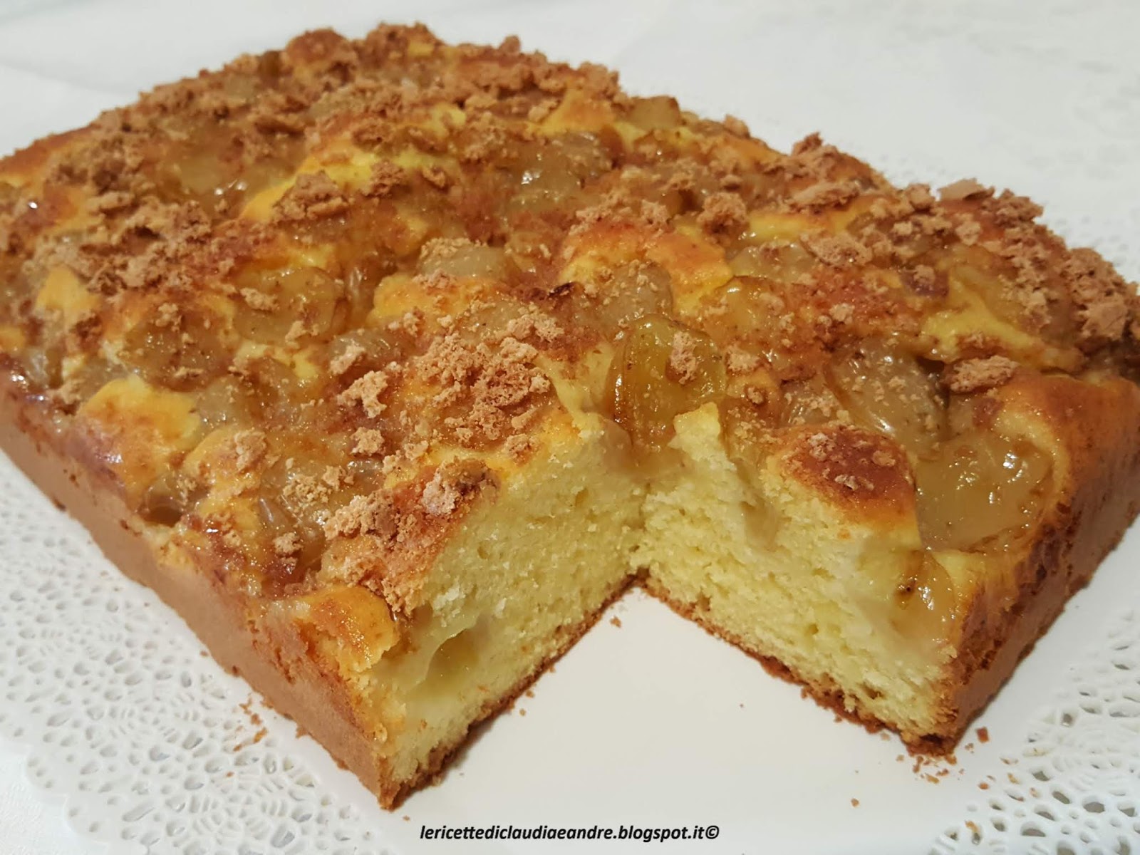 Torta con uva bianca e amaretti, all’olio