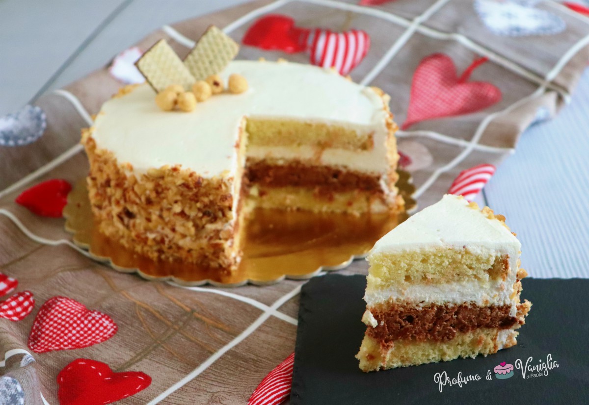 Torta con wafer e nocciole