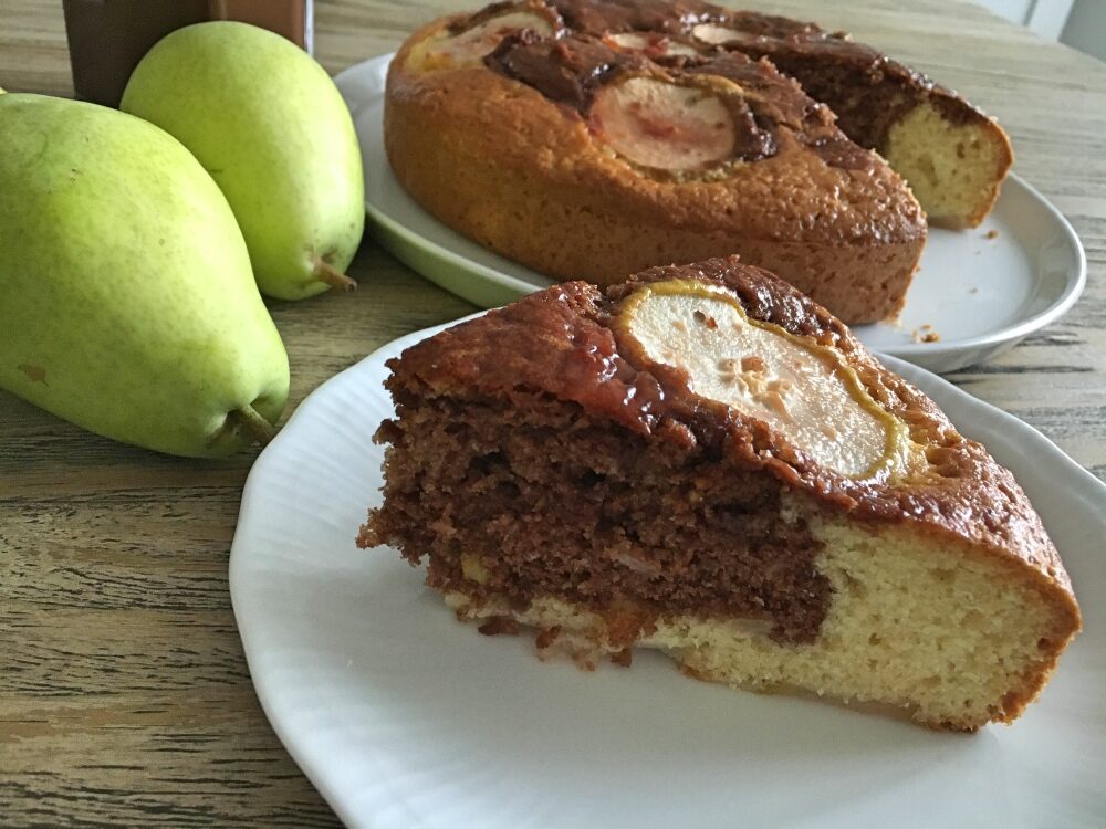 Torta crema di nocciole e pere: che voglia di dolce!