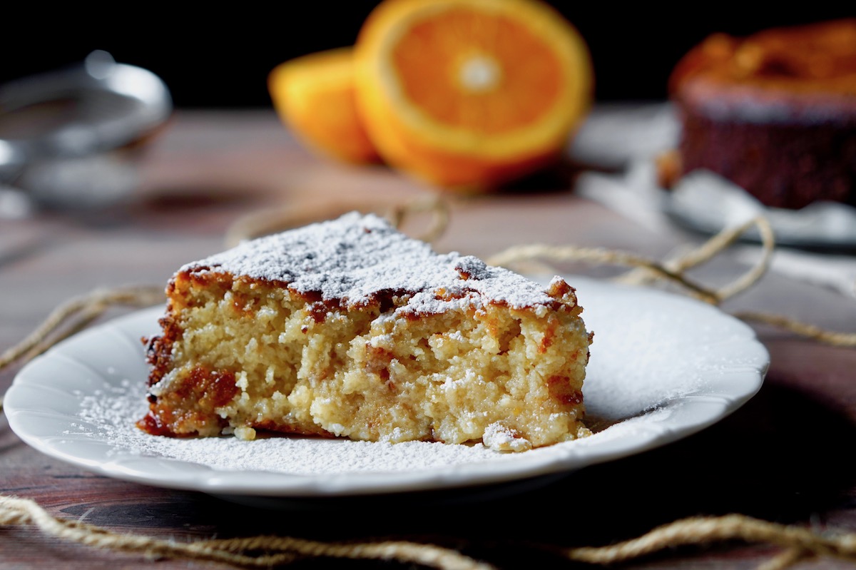 Torta cremosa al cioccolato bianco e arancia