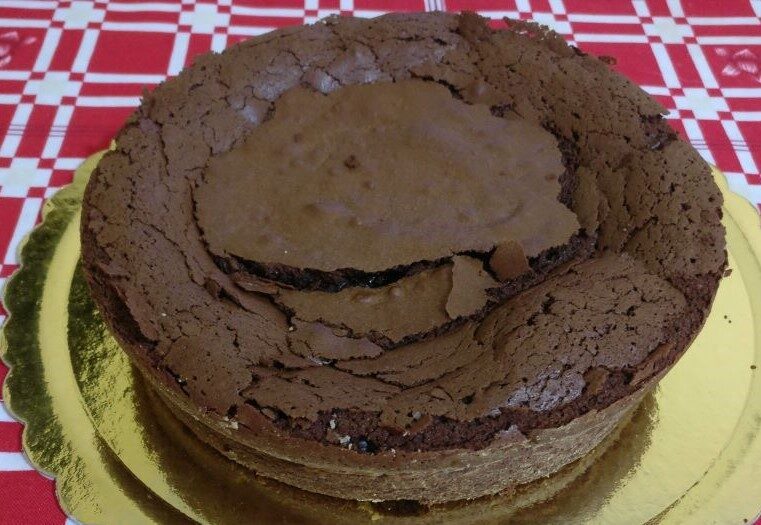 Torta cremosa al cioccolato fondente e rhum