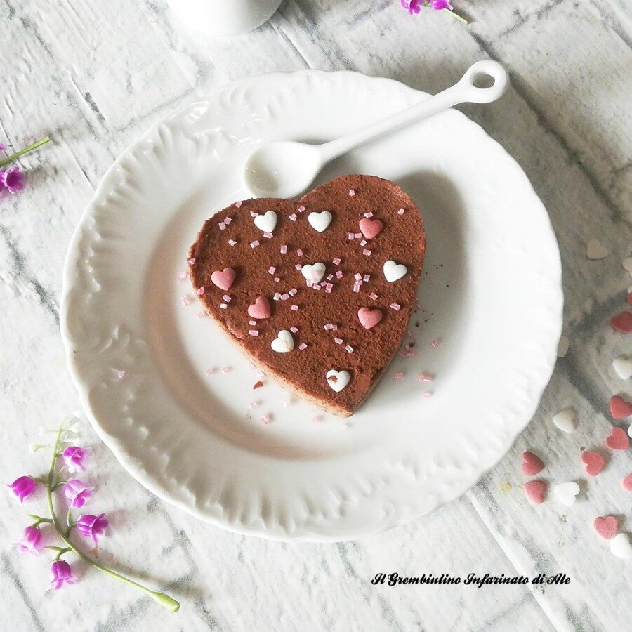 Torta cremosa al cioccolato senza farina