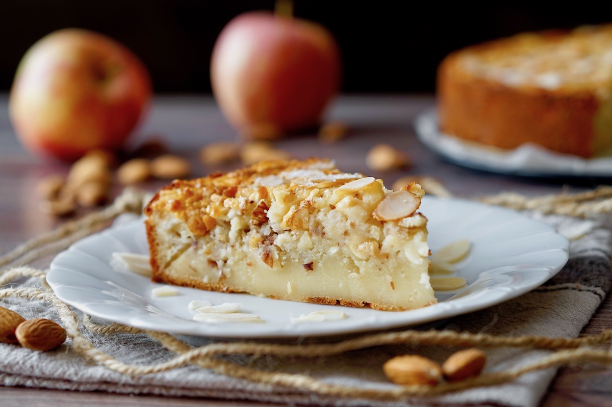 Torta cremosa alle mele e mandorle