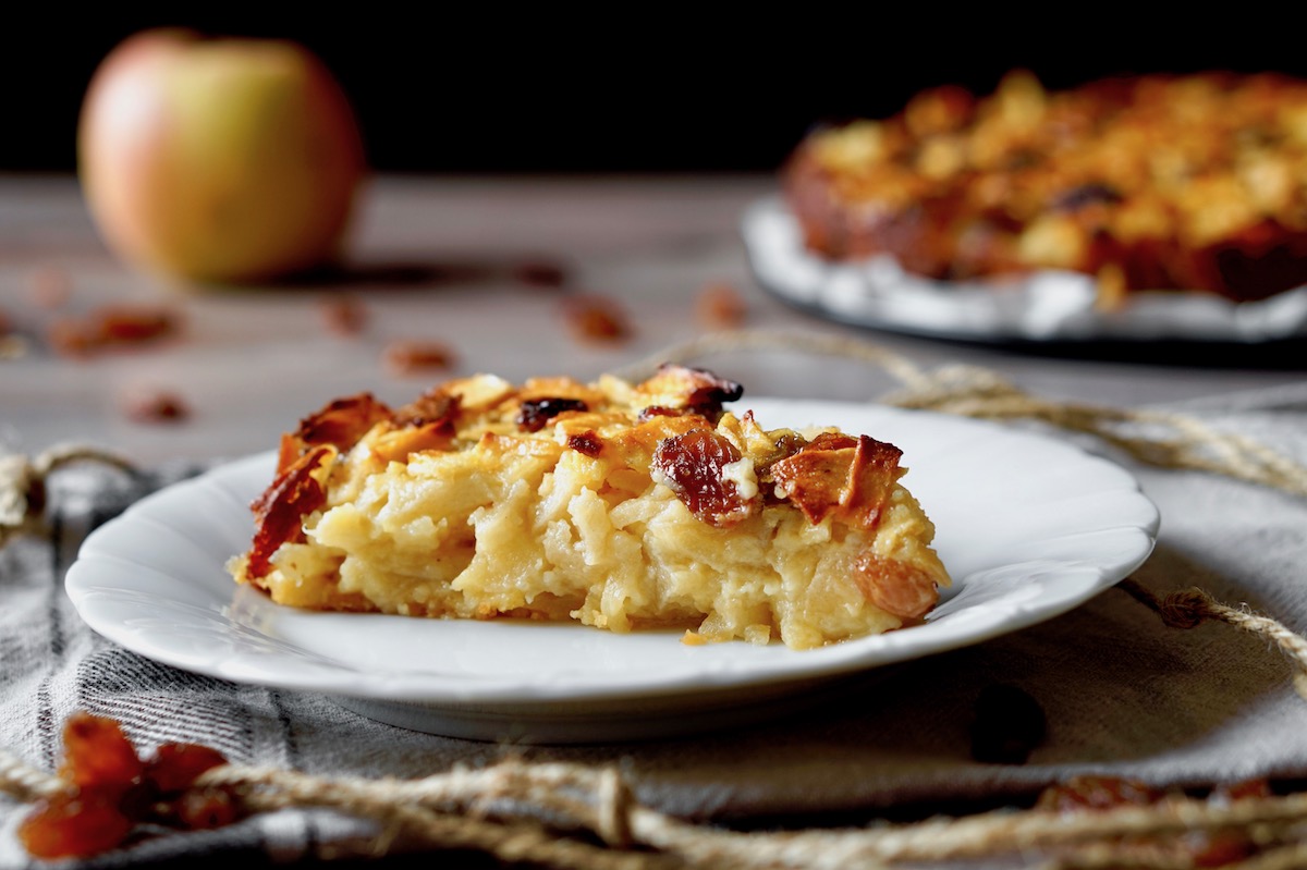 Torta cremosa alle mele e uvetta