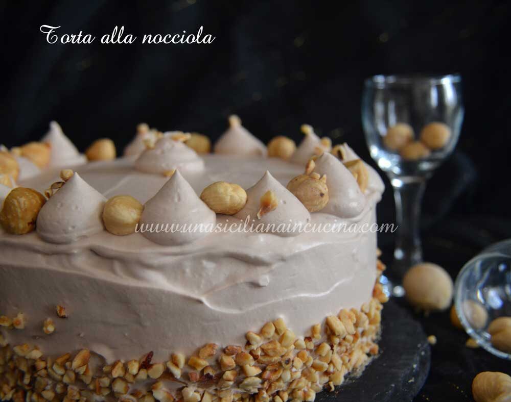 Torta cremosa alle nocciole