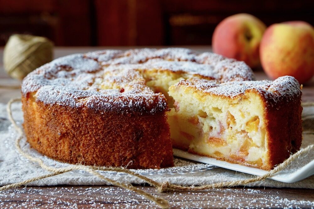 Torta cremosa alle pesche
