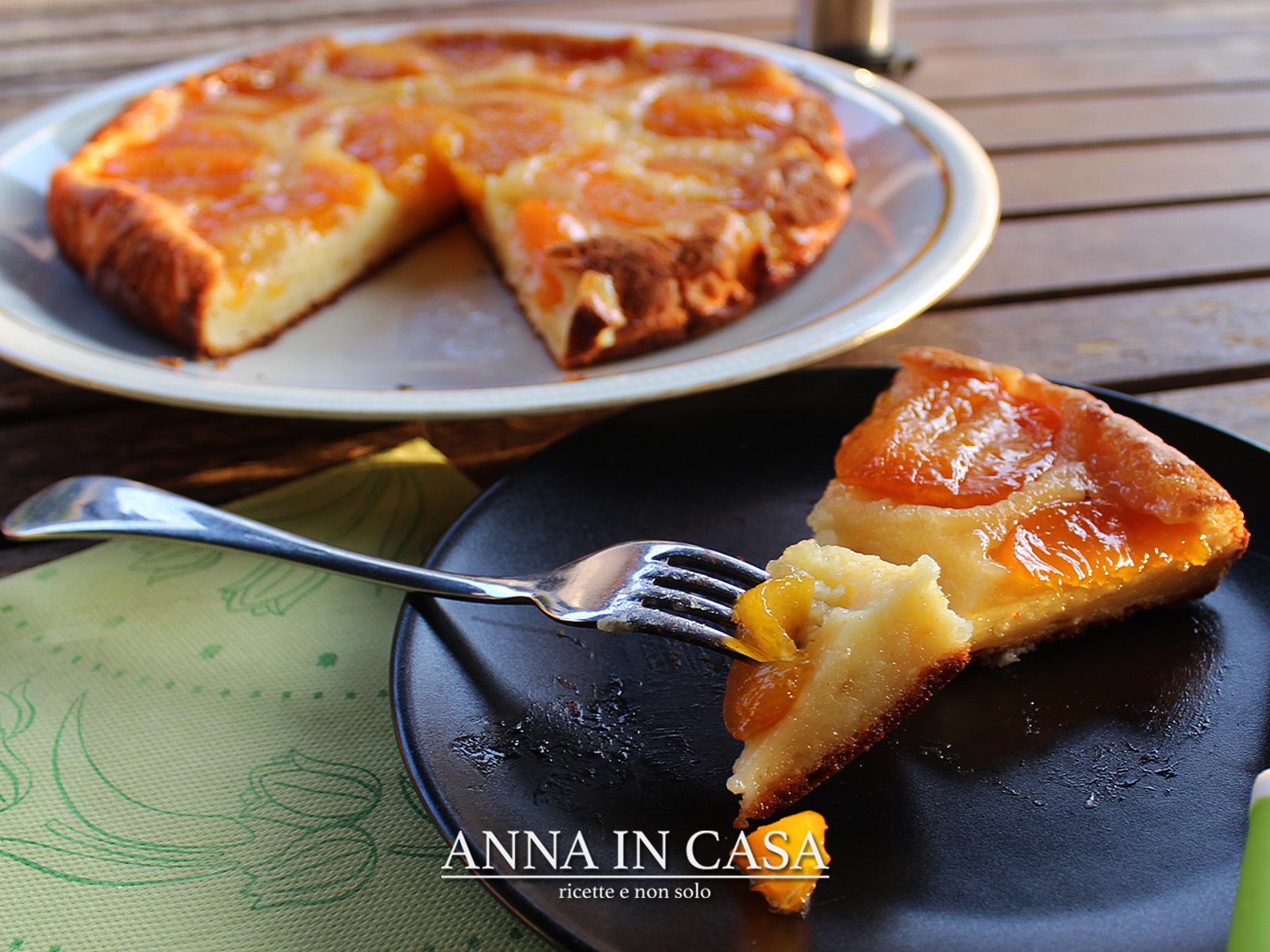 Torta cremosa rovesciata di pesche