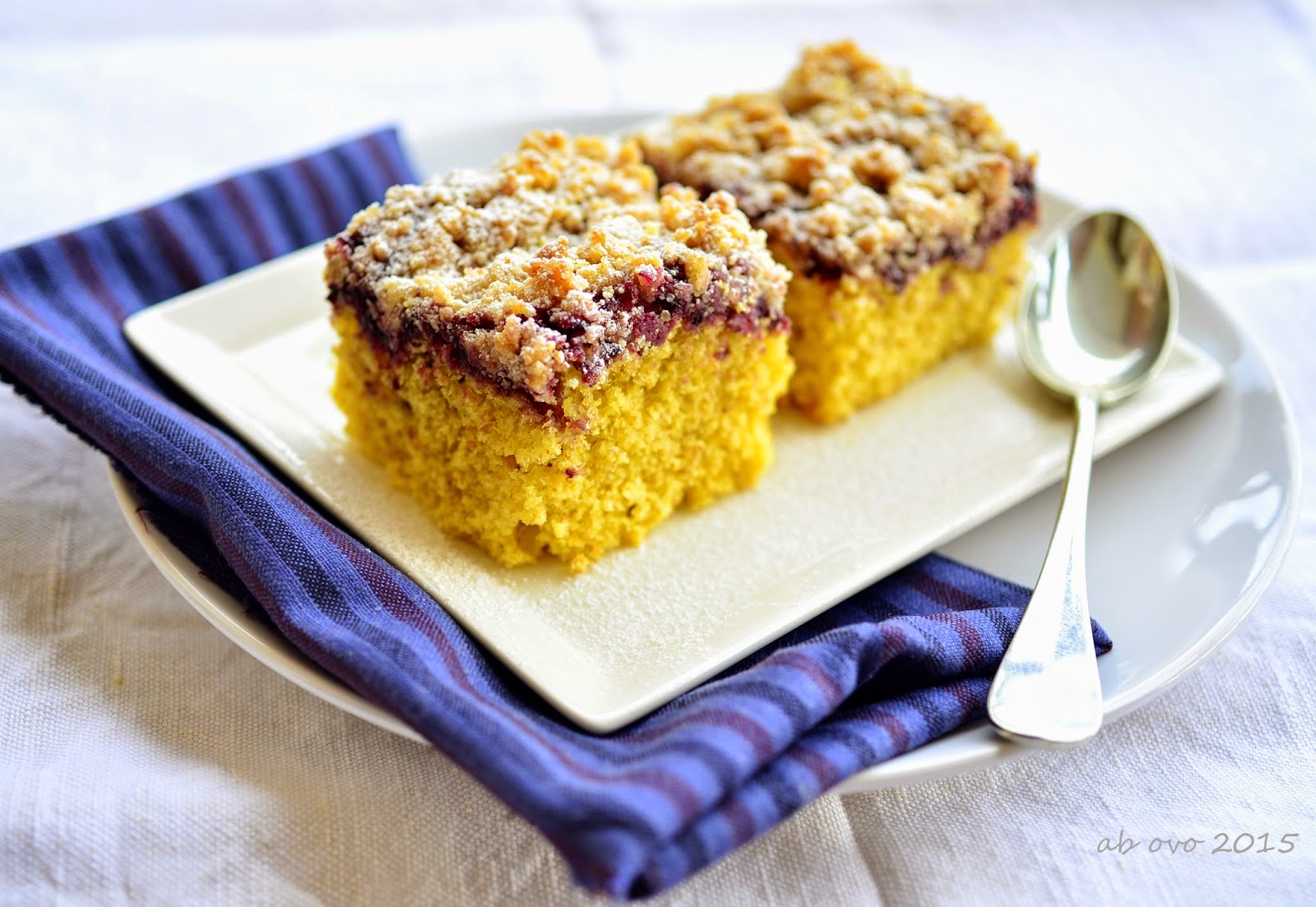 Torta crumble con marmellata di more e farina di farro