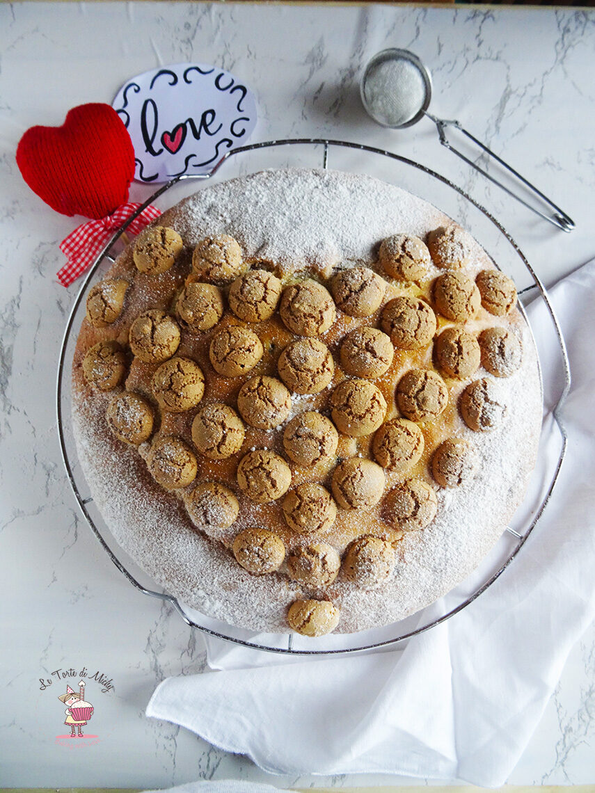 Torta cuor di amaretti e gocce di cioccolato