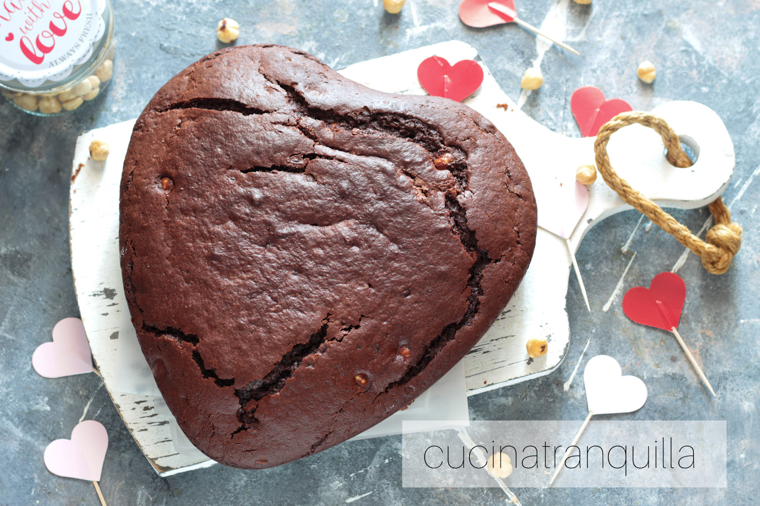 Torta cuore alla crema di nocciole