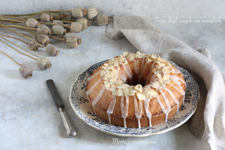 Torta degli angeli con mandorle