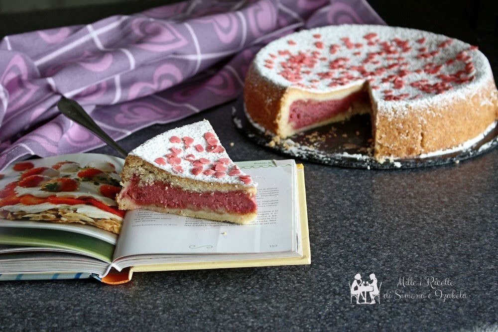 Torta della nonna con crema mascarpone e lamponi