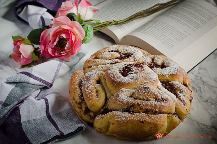 Torta delle rose alla marmellata di fragole