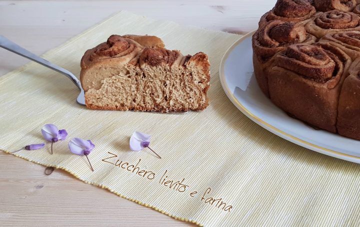 Torta delle rose senza zucchero